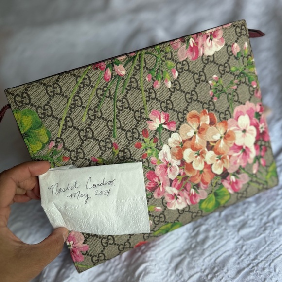 Gucci supreme monogram blooms cosmetic case 💗💗💗 - Picture 10 of 12